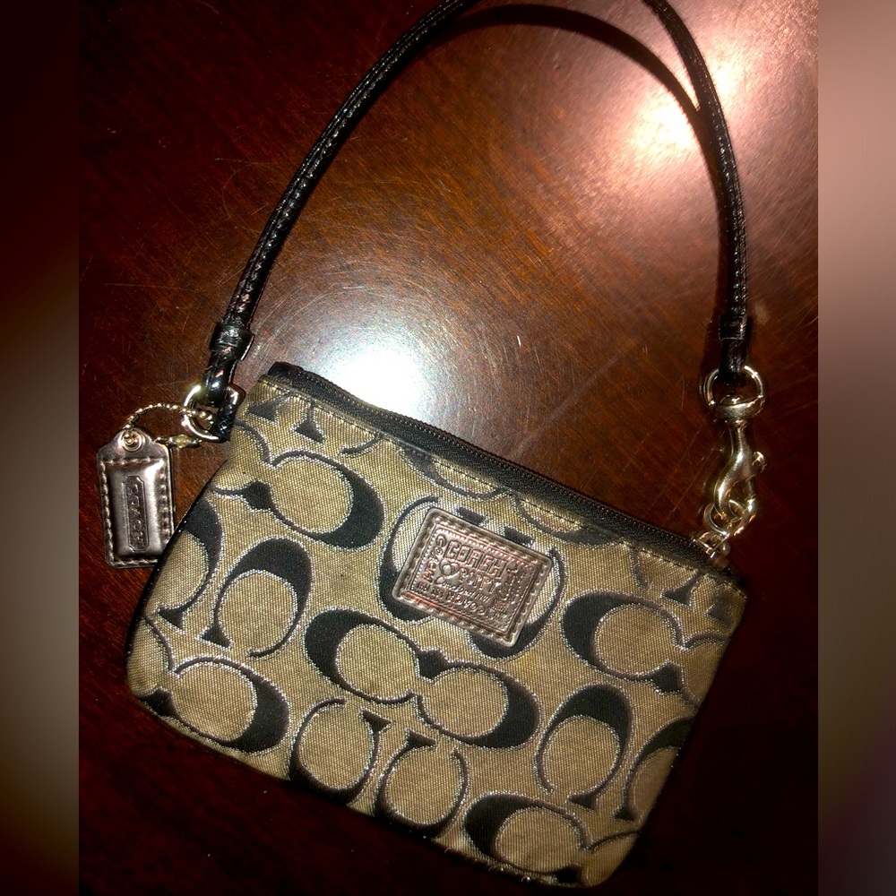 Coach poppy wristlet 4x6